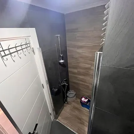 Kullanisli Huzurlu Bir Daire Apartament *
